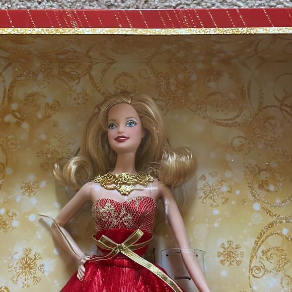 2014 Holiday Barbie - Picture 4 of 6